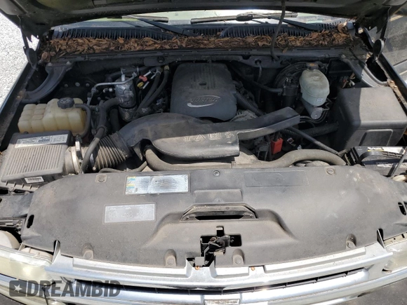 2003 Chevrolet Suburban LT with VIN 3GNEC16Z43G150161, listed as a Copart auction lot 62352354 with 211,614 mi miles and Clean Title. Bid and sale history available at carsss.com. Image 12.
