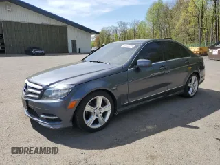 2011 Mercedes-Benz C 300 Sport z VIN WDDGF8BB9BR165933, wystawiony jako Copart lot #55478725 z przebiegiem 135 734 mil mil oraz Szkody całkowita. Historia ofert i sprzedaży dostępna na DreamBid. Obrazek 1.