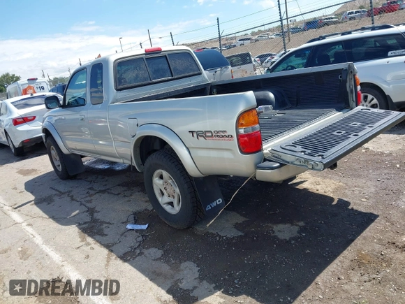 2001 Toyota Tacoma z VIN 5TEWN72N11Z845227, wystawiony jako IAAI lot #42397877 z przebiegiem 323 243 mil mil oraz . Historia ofert i sprzedaży dostępna na DreamBid. Obrazek 3.
