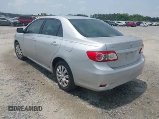 2013 Toyota Corolla L с VIN 5YFBU4EE8DP164181, выставлен на аукционе IAAI как лот 42382562 с пробегом 220 739 миль миль и . История ставок и продаж доступна на DreamBid. Изображение 3.