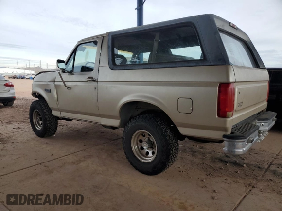 1996 Ford Bronco XL z VIN 1FMEU15N0TLB63427, wystawiony jako Copart lot #82779084 z przebiegiem 175 679 mil mil oraz Szkoda całkowita • Salvage title. Historia ofert i sprzedaży dostępna na DreamBid. Obrazek 2.
