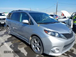 2012 Toyota Sienna SE z VIN 5TDXK3DC3CS189064, wystawiony jako IAAI lot #42022390 z przebiegiem 193 016 mil mil oraz . Historia ofert i sprzedaży dostępna na DreamBid. Obrazek 1.