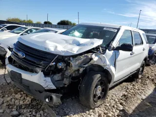 2015 Ford Utility Police Interceptor with VIN 1FM5K8AR7FGB75725, listed as a Copart auction lot 80084754 with 281,718 mi miles and Salvage Title. Bid and sale history available at carsss.com. Image 1.