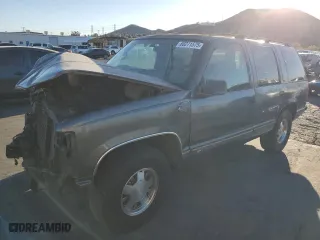 1999 Chevrolet Tahoe with VIN 1GNEC13R6XJ364173, listed as a Copart auction lot 88271575 with 196,935 mi miles and Salvage Title. Bid and sale history available at carsss.com. Image 1.