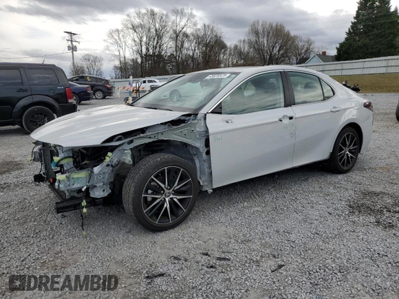 2024 Toyota Camry SE with VIN 4T1T11AK8RU202800, listed as a Copart auction lot 45028525 with 18,355 mi miles and Salvage Title. Bid and sale history available at carsss.com. Image 1.