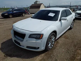 2013 Chrysler 300 S Glacier z VIN 2C3CCAGG1DH739509, wystawiony jako IAAI lot #42016876 z przebiegiem 227 015 mil mil oraz . Historia ofert i sprzedaży dostępna na DreamBid. Obrazek 17.