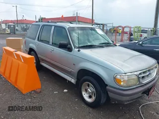 1996 Ford Explorer XLT z VIN 1FMDU32P7TZB92093, wystawiony jako IAAI lot #42430218 z przebiegiem 224 102 mil mil oraz . Historia ofert i sprzedaży dostępna na DreamBid. Obrazek 1.