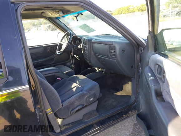 2000 Chevrolet Blazer LT with VIN 1GNDT13W5Y2244197, listed as a IAAI auction lot 41440176 with 133,797 mi miles and . Bid and sale history available at DreamBid. Image 5.