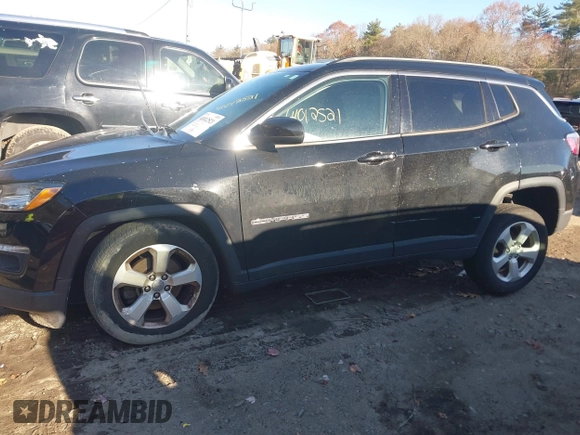 2018 Jeep Compass Latitude with VIN 3C4NJDBB3JT314058, listed as a IAAI auction lot 41012521 with 52,087 mi miles. Bid and sale history available at carsss.com. Image 14.