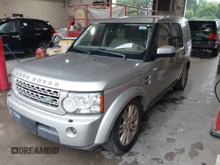 2011 Land Rover LR4 HSE z VIN SALAG2D47BA556482, wystawiony jako IAAI lot #42355286 z przebiegiem 153 692 mil mil oraz . Historia ofert i sprzedaży dostępna na DreamBid. Obrazek 2.