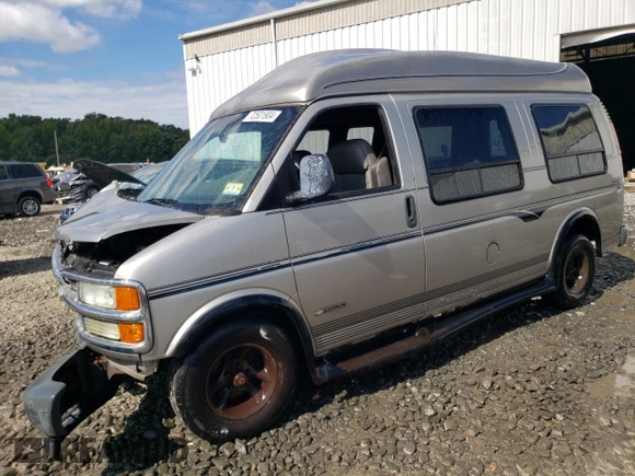 2002 Chevrolet Express z VIN 1GBFG15R521239354, wystawiony jako Copart lot #72501904 z przebiegiem 192 094 mil mil oraz Szkoda całkowita • Salvage title. Historia ofert i sprzedaży dostępna na DreamBid. Obrazek 1.