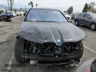 2025 BMW iX xDrive50 z VIN WB523CF06SCT06612, wystawiony jako Copart lot #47318365 z przebiegiem 2 297 mil mil oraz Szkoda całkowita • Salvage title. Historia ofert i sprzedaży dostępna na DreamBid. Obrazek 5.