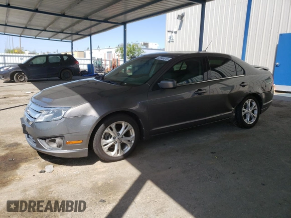 2012 Ford Fusion SE z VIN 3FAHP0HAXCR231865, wystawiony jako Copart lot #52644815 z przebiegiem 153 058 mil mil oraz Szkoda całkowita • Salvage title. Historia ofert i sprzedaży dostępna na DreamBid. Obrazek 1.