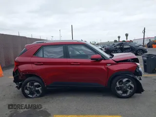 2024 Hyundai Venue SEL z VIN KMHRC8A38RU311795, wystawiony jako IAAI lot #42057265 z przebiegiem 5485 mil mil oraz . Historia ofert i sprzedaży dostępna na DreamBid. Obrazek 13.