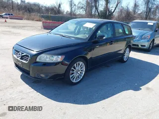 2011 Volvo V50 with VIN YV1672MW0B2612250, listed as a IAAI auction lot 41781498 with 106 mi miles. Bid and sale history available at carsss.com. Image 2.