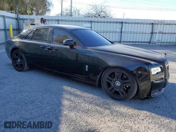 2015 Rolls-Royce Ghost z VIN SCA664S57FUX53185, wystawiony jako Copart lot #87426574 z przebiegiem 49 214 mil mil oraz Szkoda całkowita • Salvage title. Historia ofert i sprzedaży dostępna na DreamBid. Obrazek 4.