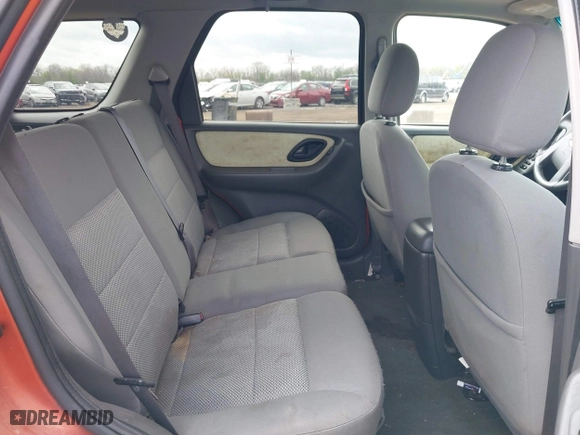 2006 Ford Escape XLT with VIN 1FMYU03126KA17323, listed as a IAAI auction lot 42048363 with 119,296 mi miles. Bid and sale history available at carsss.com. Image 8.