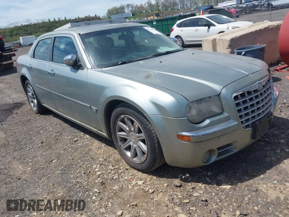2005 Chrysler 300 with VIN 2C3AA63H65H522824, listed as a IAAI auction lot 42133787 with 266,724 mi miles. Bid and sale history available at carsss.com. Image 1.