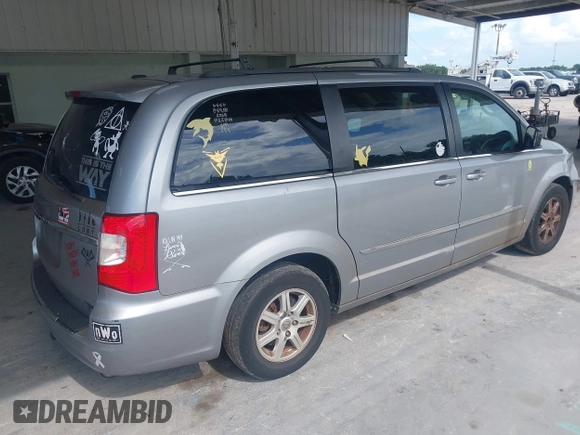 2013 Chrysler Town & Country Touring z VIN 2C4RC1BG0DR658041, wystawiony jako IAAI lot #42498154 z przebiegiem 141 626 mil mil oraz . Historia ofert i sprzedaży dostępna na DreamBid. Obrazek 4.