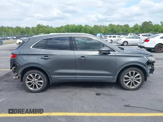 2017 Lincoln MKC Select z VIN 5LMCJ2C98HUL12189, wystawiony jako IAAI lot #42107839 z przebiegiem 158 179 mil mil oraz . Historia ofert i sprzedaży dostępna na DreamBid. Obrazek 14.