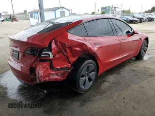 2023 Tesla Model 3 z VIN 5YJ3E1EA7PF541421, wystawiony jako Copart lot #54513655 z przebiegiem 63 314 mil mil oraz Szkoda całkowita • Salvage title. Historia ofert i sprzedaży dostępna na DreamBid. Obrazek 3.