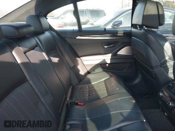 2015 BMW M5 z VIN WBSFV9C53FD594181, wystawiony jako IAAI lot #41761355 z przebiegiem Nie podano mil oraz . Historia ofert i sprzedaży dostępna na DreamBid. Obrazek 8.