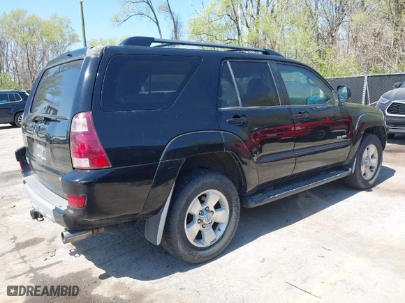 2004 Toyota 4Runner SR5 with VIN JTEBU14R840033647, listed as a IAAI auction lot 41995411 with 211,453 mi miles. Bid and sale history available at carsss.com. Image 4.