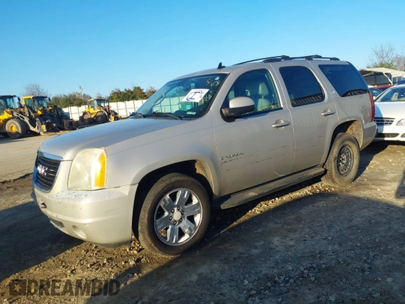2008 GMC Yukon SLT w/4SB with VIN 1GKFC13038R105520, listed as a IAAI auction lot 41453825 with 245,024 mi miles. Bid and sale history available at carsss.com. Image 2.