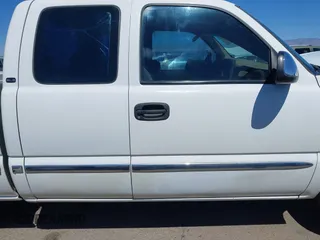 2000 GMC New Sierra 1500 SL with VIN 2GTEC19V0Y1143564, listed as a IAAI auction lot 41839246 with 203,433 mi miles. Bid and sale history available at carsss.com. Image 14.
