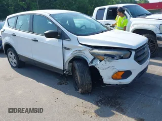 2018 Ford Escape S z VIN 1FMCU0F75JUB04074, wystawiony jako IAAI lot #42248171 z przebiegiem 175 251 mil mil oraz . Historia ofert i sprzedaży dostępna na DreamBid. Obrazek 1.
