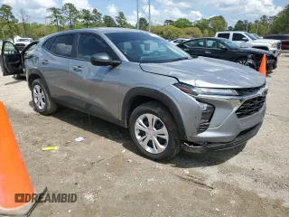 2025 Chevrolet Trax LS with VIN KL77LFEP6SC125131, listed as a Copart auction lot 50564795 with 9,460 mi miles and Salvage Title. Bid and sale history available at DreamBid. Image 4.