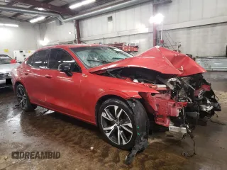 2019 Volvo S60 R-Design with VIN 7JRA22TM3KG007058, listed as a Copart auction lot 42963715 with 0 mi miles and Salvage Title. Bid and sale history available at carsss.com. Image 4.