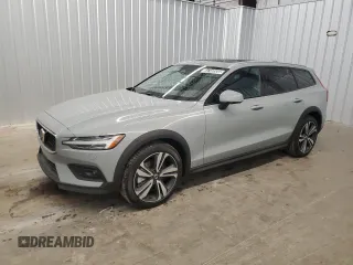 2025 Volvo V60 Plus с VIN YV4L12WK3S2149697, выставлен на аукционе Copart как лот 64740555 с пробегом 2 939 миль миль и Списание • Salvage title. История ставок и продаж доступна на DreamBid. Изображение 1.
