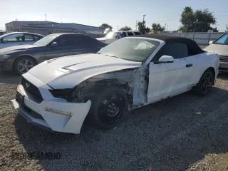 2018 Ford Mustang EcoBoost Premium z VIN 1FATP8UH8J5166333, wystawiony jako Copart lot #61604405 z przebiegiem 91 338 mil mil oraz Szkoda całkowita • Salvage title. Historia ofert i sprzedaży dostępna na DreamBid. Obrazek 1.