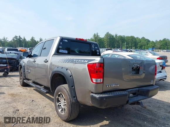 2006 Nissan Titan SE z VIN 1N6BA07B56N504064, wystawiony jako IAAI lot #42479075 z przebiegiem 156 983 mil mil oraz . Historia ofert i sprzedaży dostępna na DreamBid. Obrazek 3.