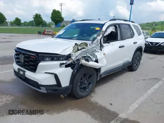 2024 Honda Pilot TrailSport z VIN 5FNYG1H6XRB004763, wystawiony jako IAAI lot #42237606 z przebiegiem 14 819 mil mil oraz . Historia ofert i sprzedaży dostępna na DreamBid. Obrazek 2.