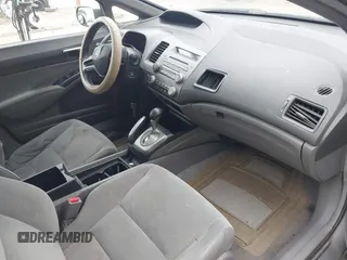 2006 Honda Civic LX z VIN 1HGFA16506L056545, wystawiony jako IAAI lot #42323282 z przebiegiem 273 962 mil mil oraz . Historia ofert i sprzedaży dostępna na DreamBid. Obrazek 5.