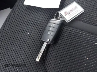 2019 Kia Optima LX z VIN 5XXGT4L3XKG294513, wystawiony jako IAAI lot #41345191 z przebiegiem 101 345 mil mil oraz . Historia ofert i sprzedaży dostępna na DreamBid. Obrazek 11.