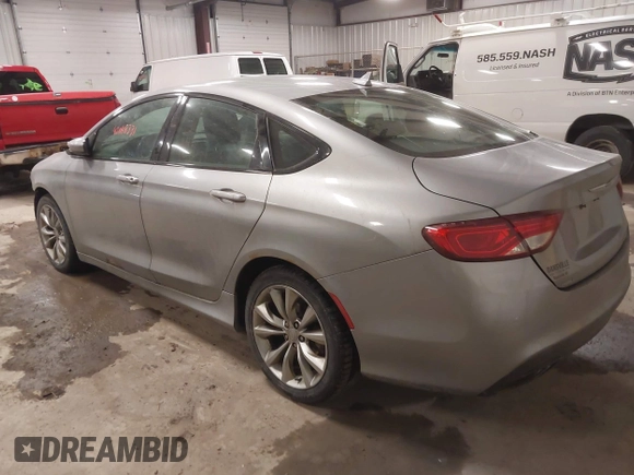 2015 Chrysler 200 S with VIN 1C3CCCDG0FN522916, listed as a IAAI auction lot 42048331 with 202,116 mi miles and . Bid and sale history available at carsss.com. Image 3.