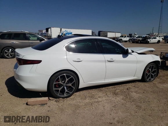 2021 Alfa Romeo Giulia Ti z VIN ZARFANBN0M7642850, wystawiony jako Copart lot #53498445 z przebiegiem Nie podano mil oraz Szkoda całkowita • Salvage title. Historia ofert i sprzedaży dostępna na DreamBid. Obrazek 3.