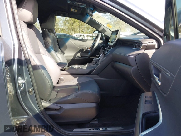 2022 Toyota Venza LE with VIN JTEAAAAH1NJ117577, listed as a IAAI auction lot 41803675 with 34,562 mi miles. Bid and sale history available at carsss.com. Image 5.