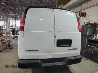 2005 Chevrolet Express Cargo z VIN 1GCFG15X451215108, wystawiony jako IAAI lot #42607984 z przebiegiem 127 758 mil mil oraz . Historia ofert i sprzedaży dostępna na DreamBid. Obrazek 38.