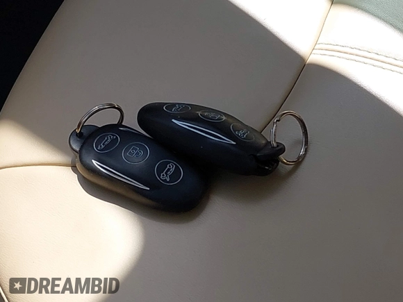 2013 Tesla Model S с VIN 5YJSA1AC8DFP10260, выставлен на аукционе IAAI как лот 42545156 с пробегом 121 329 миль миль и . История ставок и продаж доступна на DreamBid. Изображение 11.