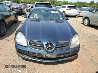 2007 Mercedes-Benz SLK-Class 3.0L with VIN WDBWK54F17F147014, listed as a Copart auction lot 70086814 with 106,197 mi miles and Clean Title. Bid and sale history available at carsss.com. Image 5.
