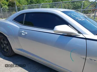 2013 Chevrolet Camaro LS z VIN 2G1FA1E37D9113674, wystawiony jako IAAI lot #42092399 z przebiegiem 138 908 mil mil oraz . Historia ofert i sprzedaży dostępna na DreamBid. Obrazek 13.