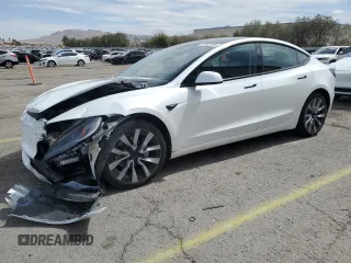 2024 Tesla Model 3 z VIN 5YJ3E1EA6RF822676, wystawiony jako Copart lot #50927015 z przebiegiem 3702 mil mil oraz Szkody całkowita. Historia ofert i sprzedaży dostępna na DreamBid. Obrazek 1.