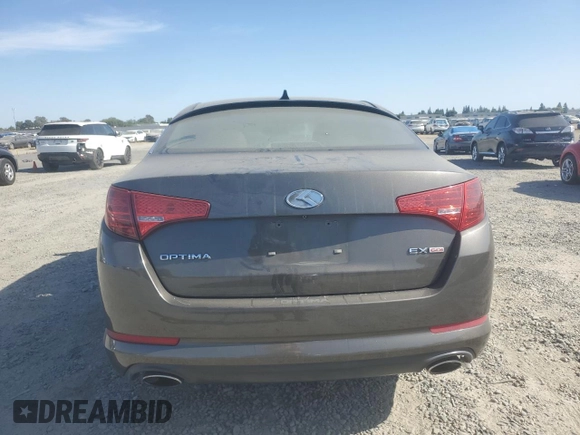 2013 Kia Optima EX z VIN 5XXGN4A77DG199443, wystawiony jako Copart lot #62406035 z przebiegiem 171 081 mil mil oraz Szkoda całkowita • Salvage title. Historia ofert i sprzedaży dostępna na DreamBid. Obrazek 6.