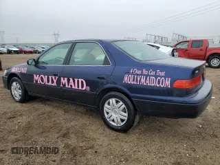 2000 Toyota Camry LE z VIN 4T1BF22KXYU953641, wystawiony jako Copart lot #48018145 z przebiegiem 118 587 mil mil oraz Czysty tytuł • Clean title. Historia ofert i sprzedaży dostępna na DreamBid. Obrazek 2.