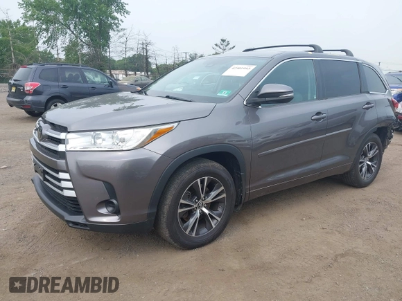 2018 Toyota Highlander LE z VIN 5TDBZRFH1JS896873, wystawiony jako IAAI lot #42501993 z przebiegiem 63 877 mil mil oraz . Historia ofert i sprzedaży dostępna na DreamBid. Obrazek 17.