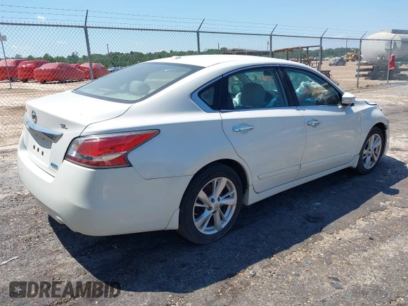 2014 Nissan Altima 2.5 with VIN 1N4AL3AP3EC407475, listed as a IAAI auction lot 40069964 with 216,578 mi miles. Bid and sale history available at carsss.com. Image 4.